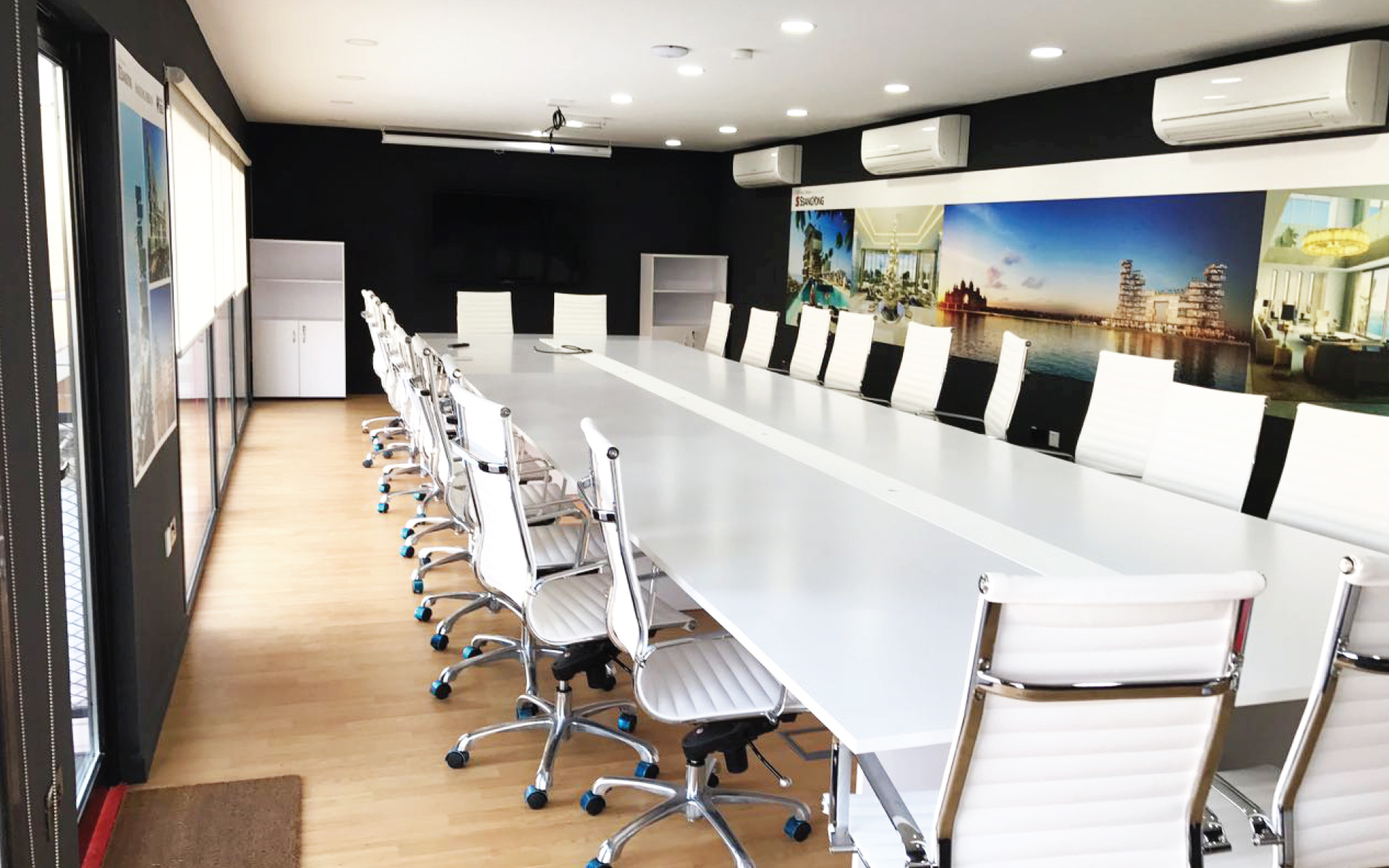 SALES OFFICE (Container Building) by Qubes